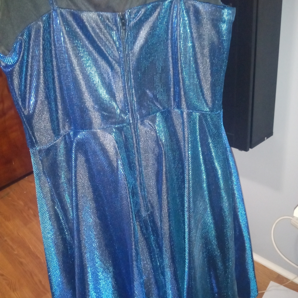 Dress - Picture 2 of 2